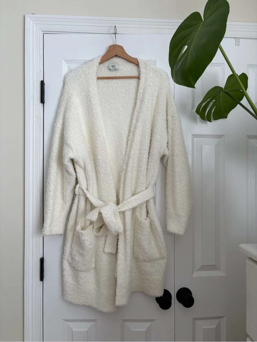 Aerie White Fuzzy Robe